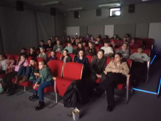 Wycieczka do kina szkoły podstawowej na film pt. Akademia Pana Kleksa